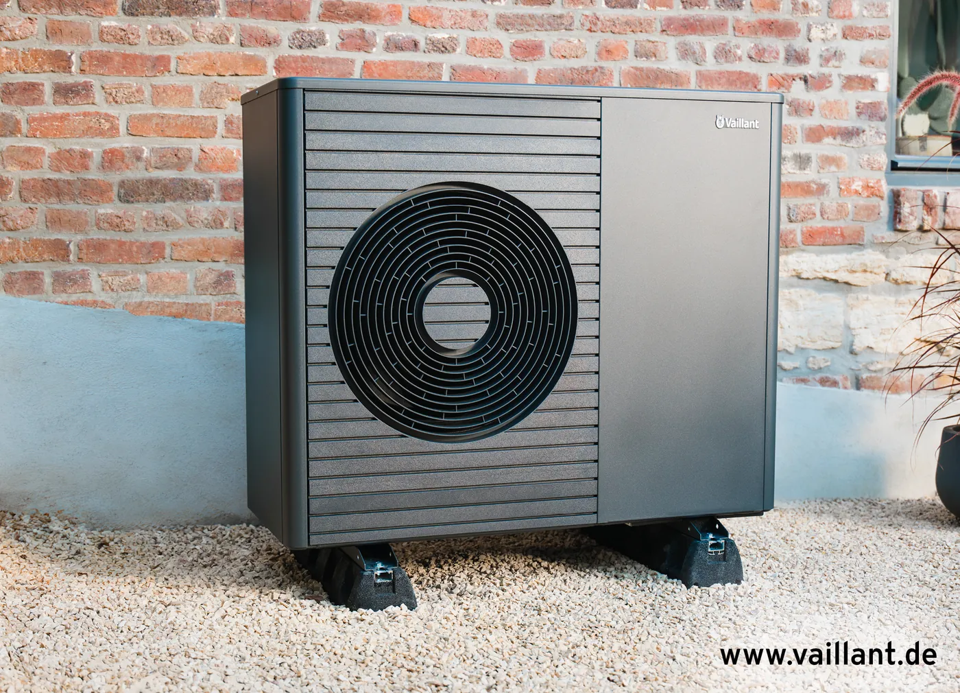 Vaillant aroTHERM im Garten